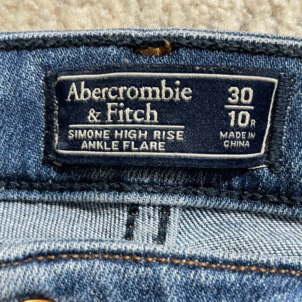 Abercrombie & Finch Simone Highrise Cropped Flare With Raw Hem Blue Cotton Jean - Picture 8 of 13